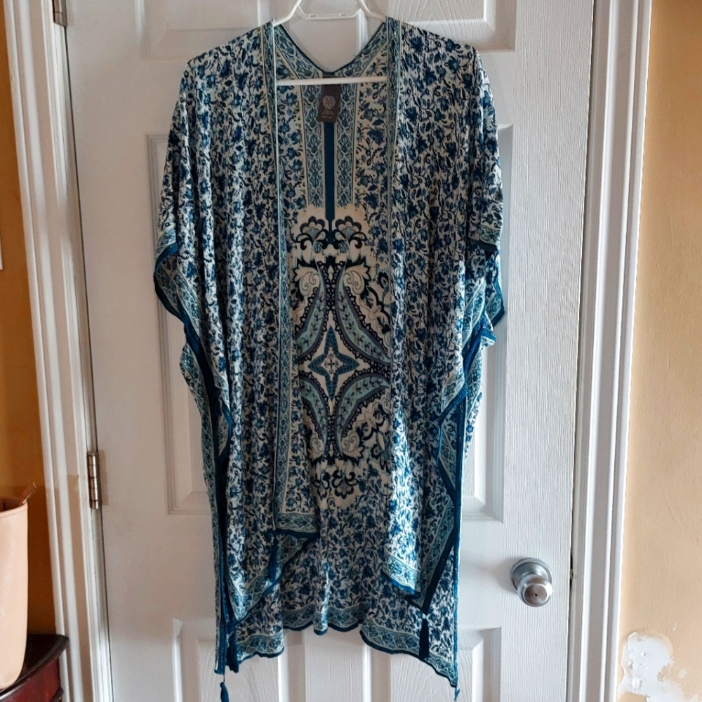 Vince CAMUTO Blue and White Patterned Kimono/Swim Cover